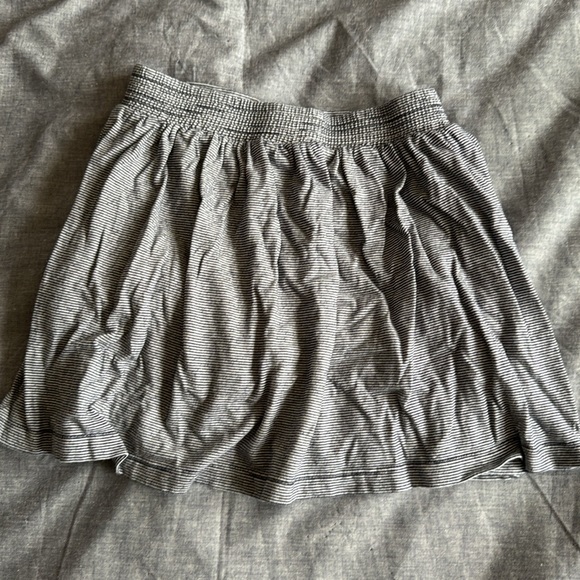 Oshkosh jersey knit skirt (girls S/7) - Picture 5 of 5